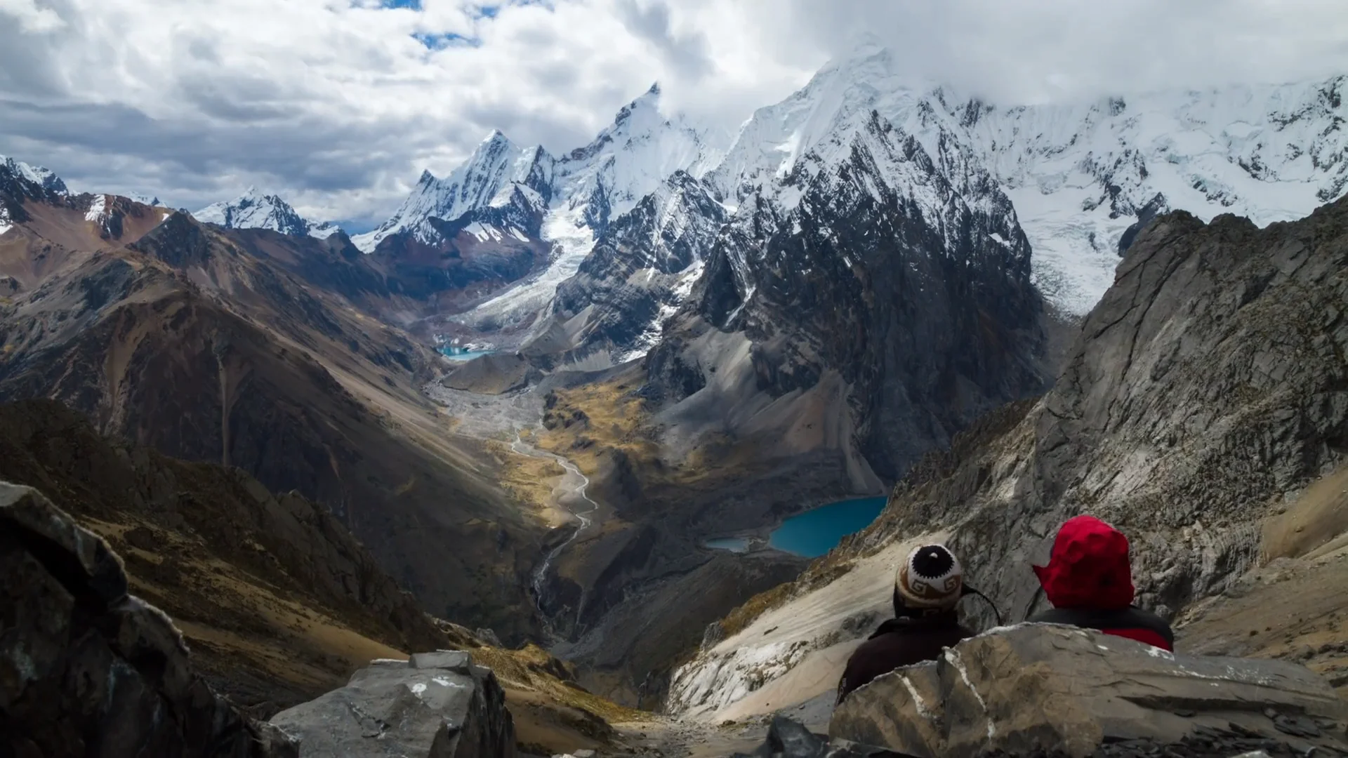 Is next to the mountain. Кордильера Уайуаш. Cordillera Huayhuash, Peru.. Анды. Ерупаха гора.