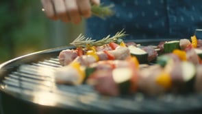 Kunde: Coop
Agentur: TBWA\Switzerland
Producer: Sophie Toth & Yanik Müller - Shining Pictures
Regie: Lukas Maeder
DOP: Valentin Bärlocher
Edit: Alessandro Biffi
Grading: Jürgen Kupka
Musik: HitMill AG