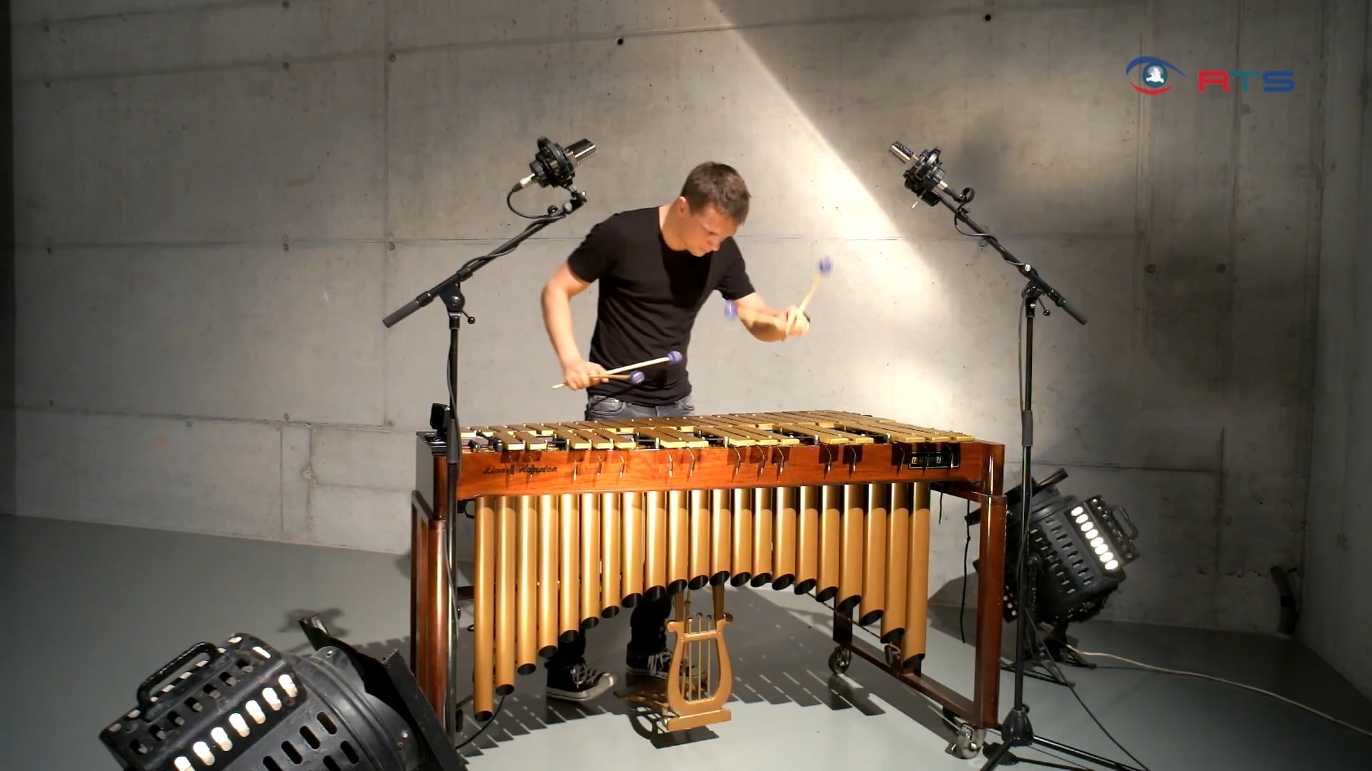 multi-perkussionist-david-panzl-kultivierte-rhythmen-nach-noten