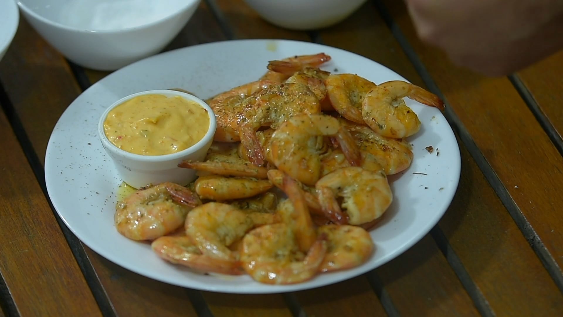 Robson Barata revela a receita do seu Camarão Flambado na Cachaça