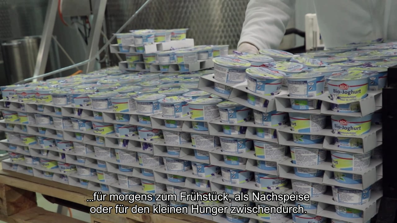 Our BIOG yoghurt is made exclusively from organic milk originating from Luxembourg. With its fine consistency and the mildly acidic taste, BIOG natural yoghurt forms a perfect basis for the production of the sweet yoghurt variants; it can be enjoyed pure and is used in many different ways as an ingredient for desserts and dips.