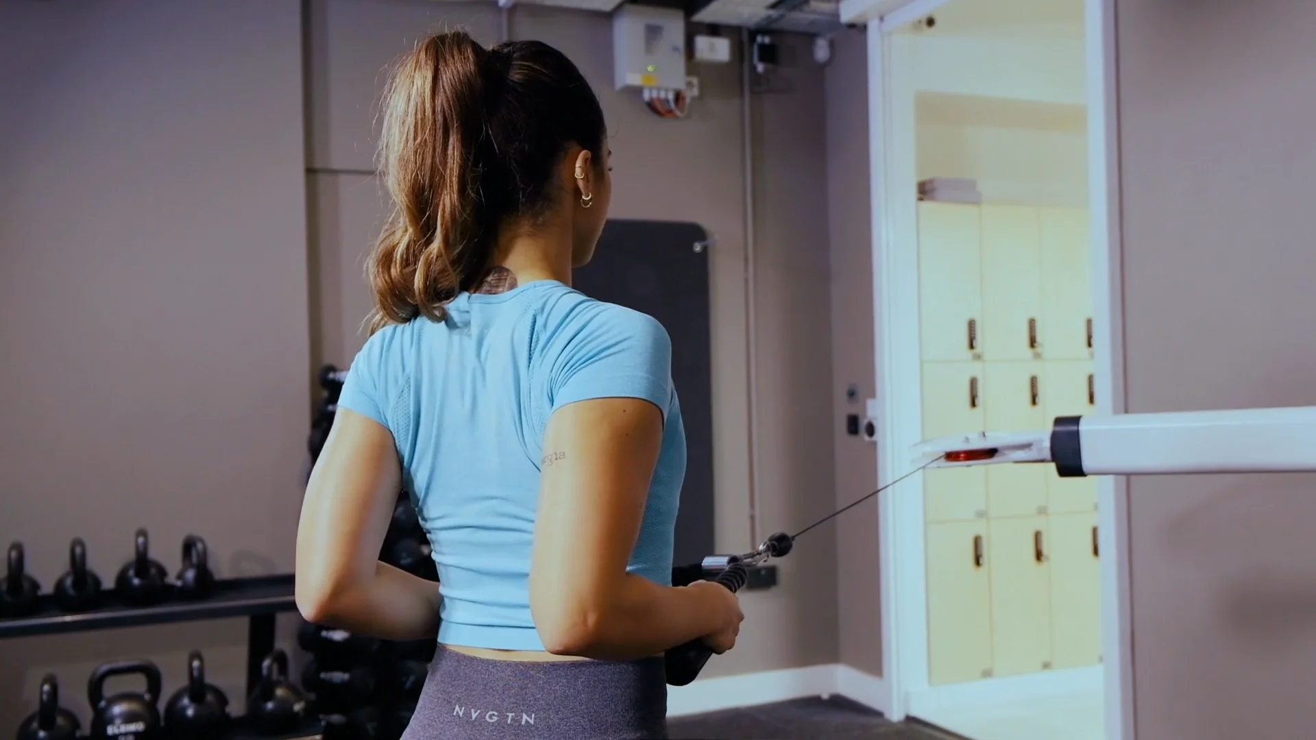 STANDING CABLE ROW on Vimeo