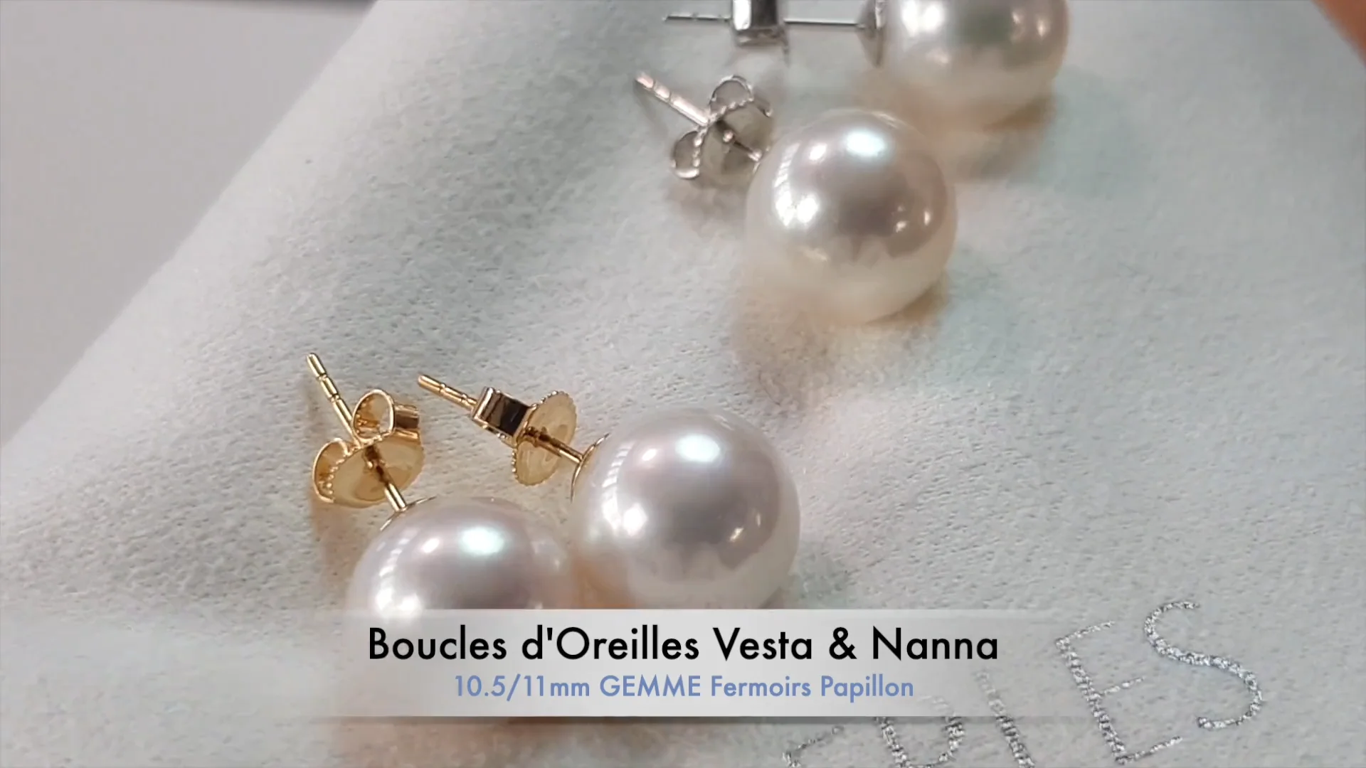Paire De Boucles D'oreilles Anciennes Pendantes - Longueur Environ 4 Cm, Attaches Différentes - Métal Doré (non Magnétique)