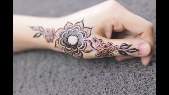7 Hours of Henna Tattoos In 95 Seconds Video - PHONEKY