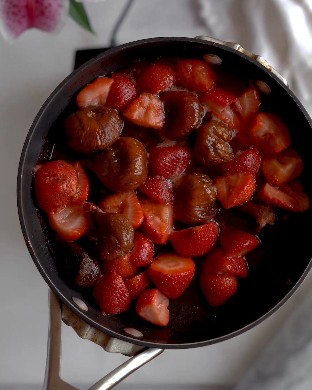 Strawberry Fig Newtons on Vimeo