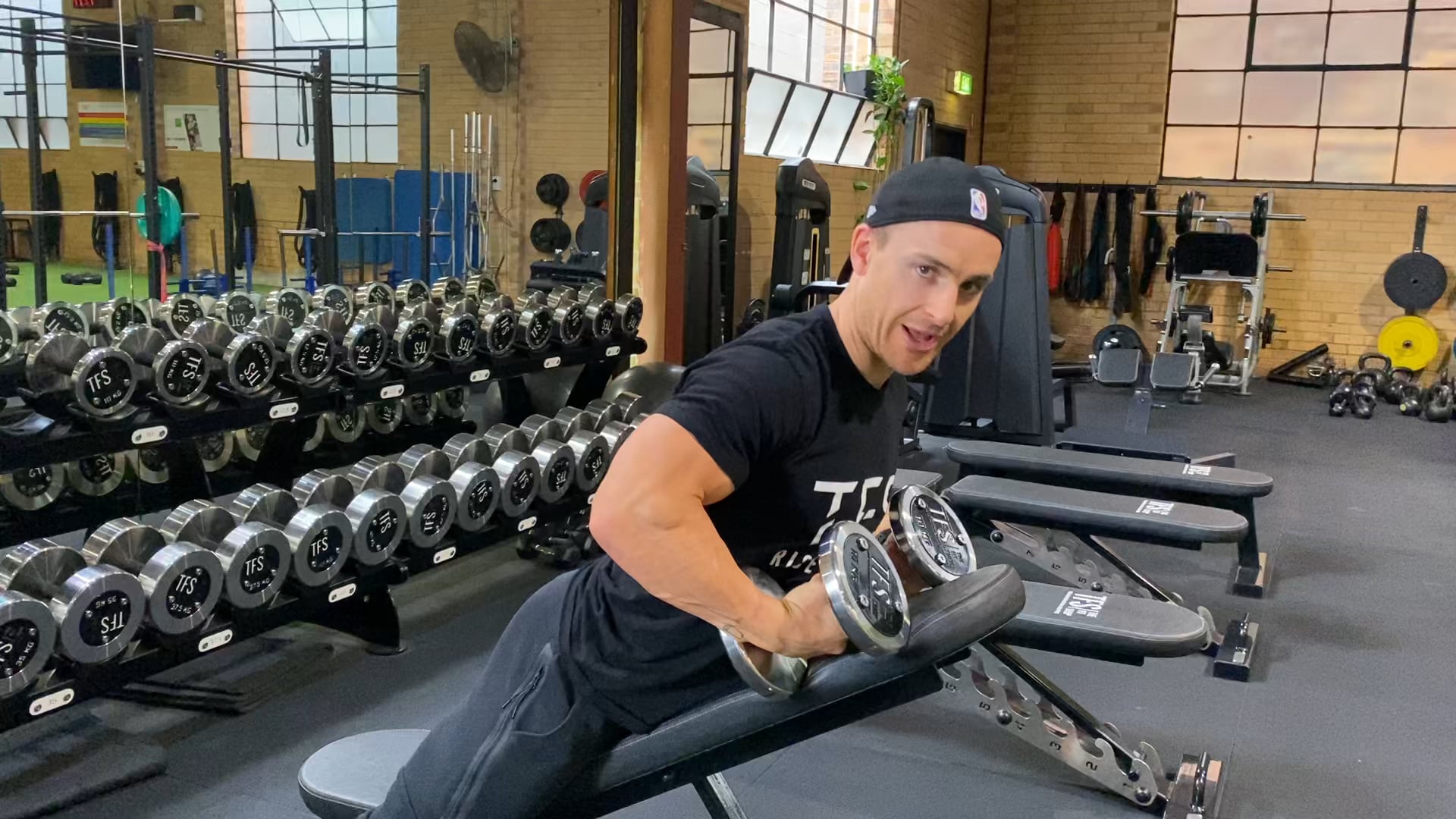 DB Bench Pulls on Vimeo