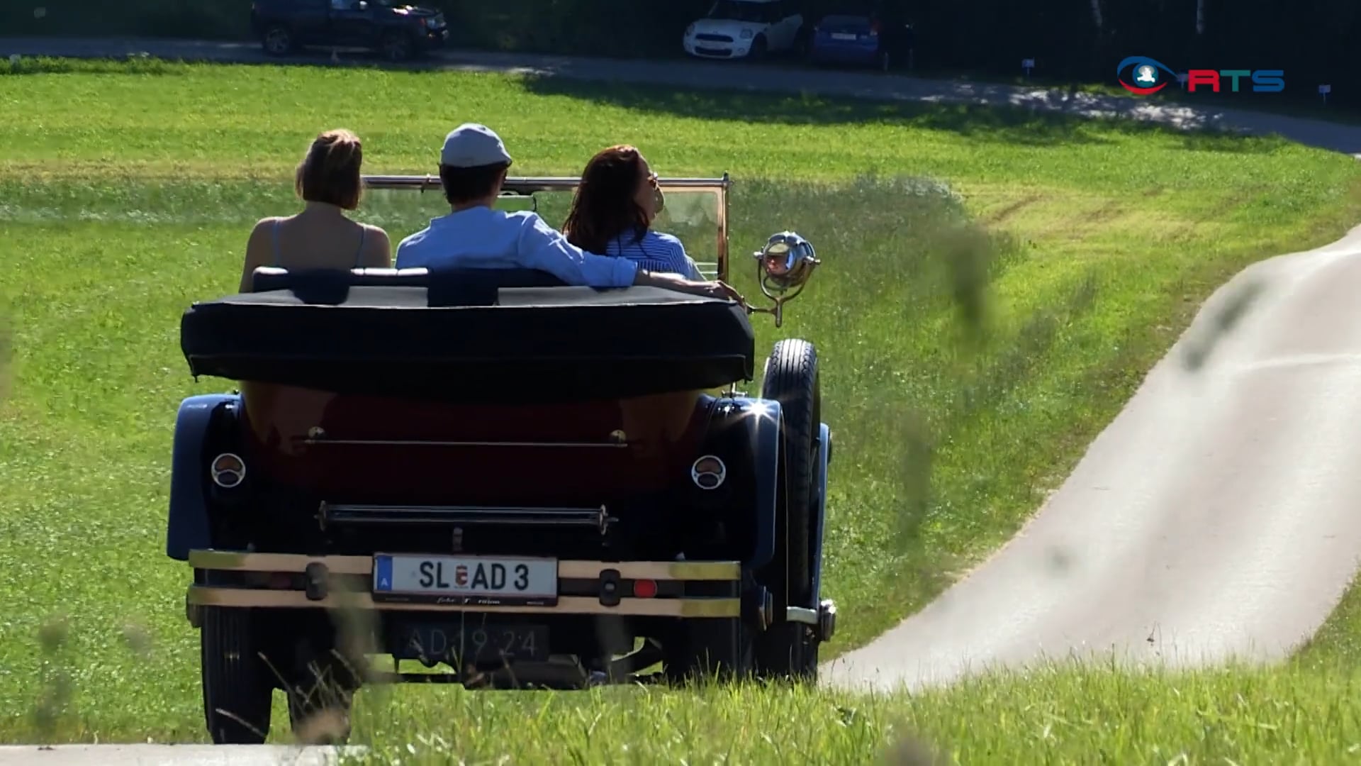raus-in-die-welt-oldtimerausfahrt-fahrtraum-mattsee