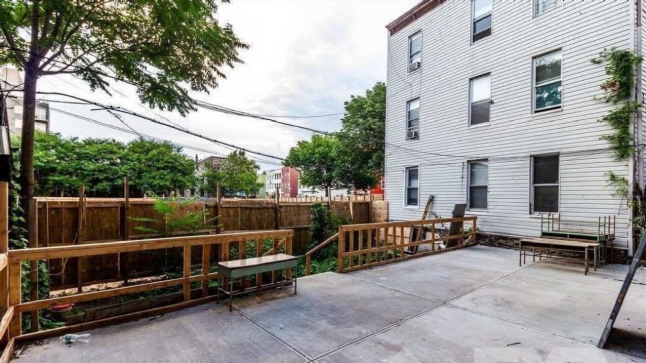 Greenpoint Apartment for Rent in Brooklyn, NY on Vimeo