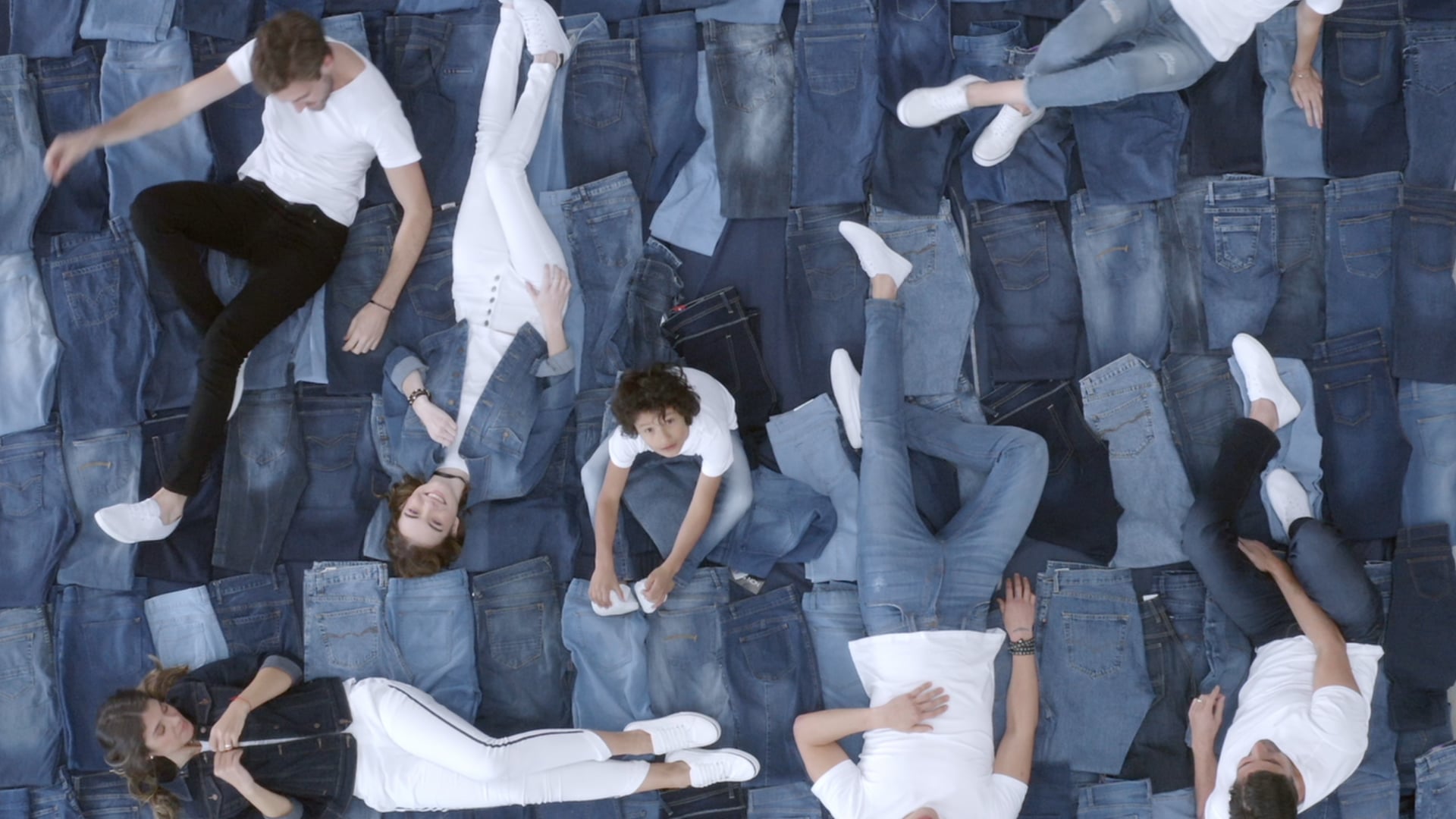 Suburbia - 'Jeansmania'
