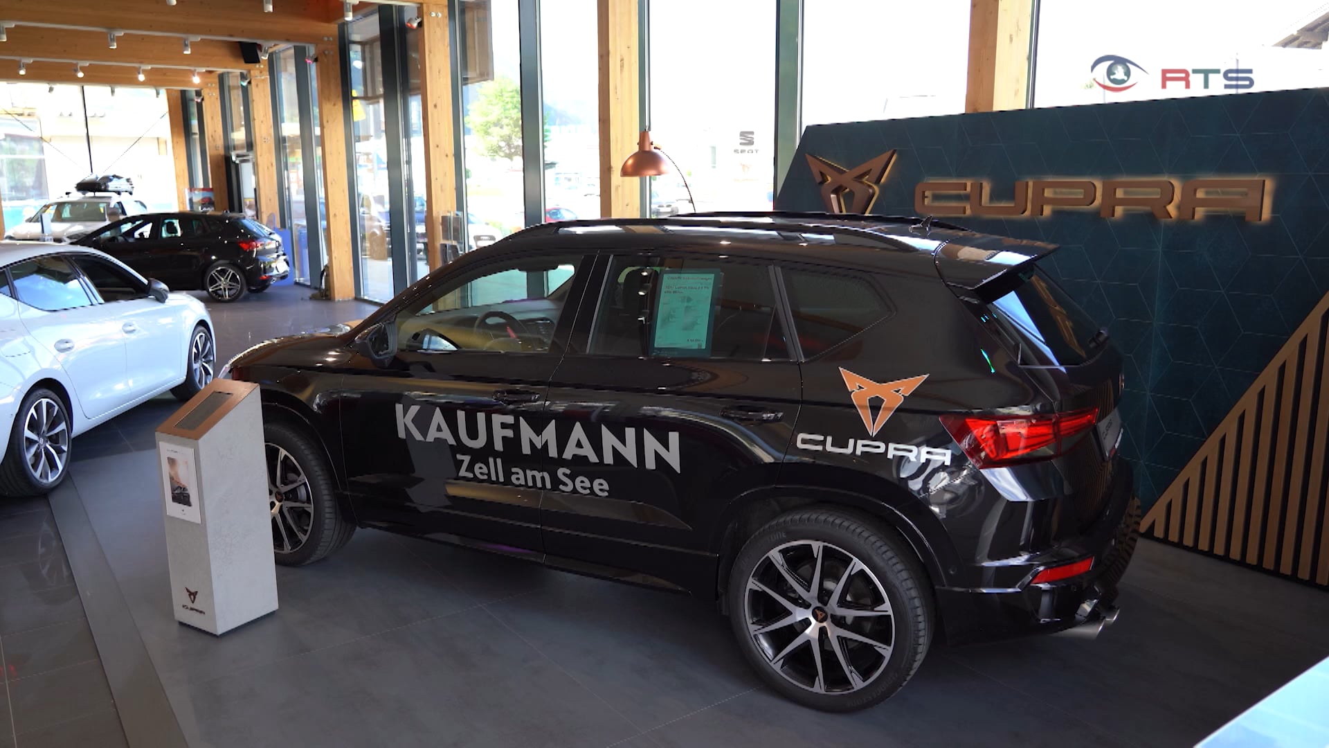 seat-praesentiert-leon-der-vierten-generation-digitaler-innenraum-und-schwungvolles-design