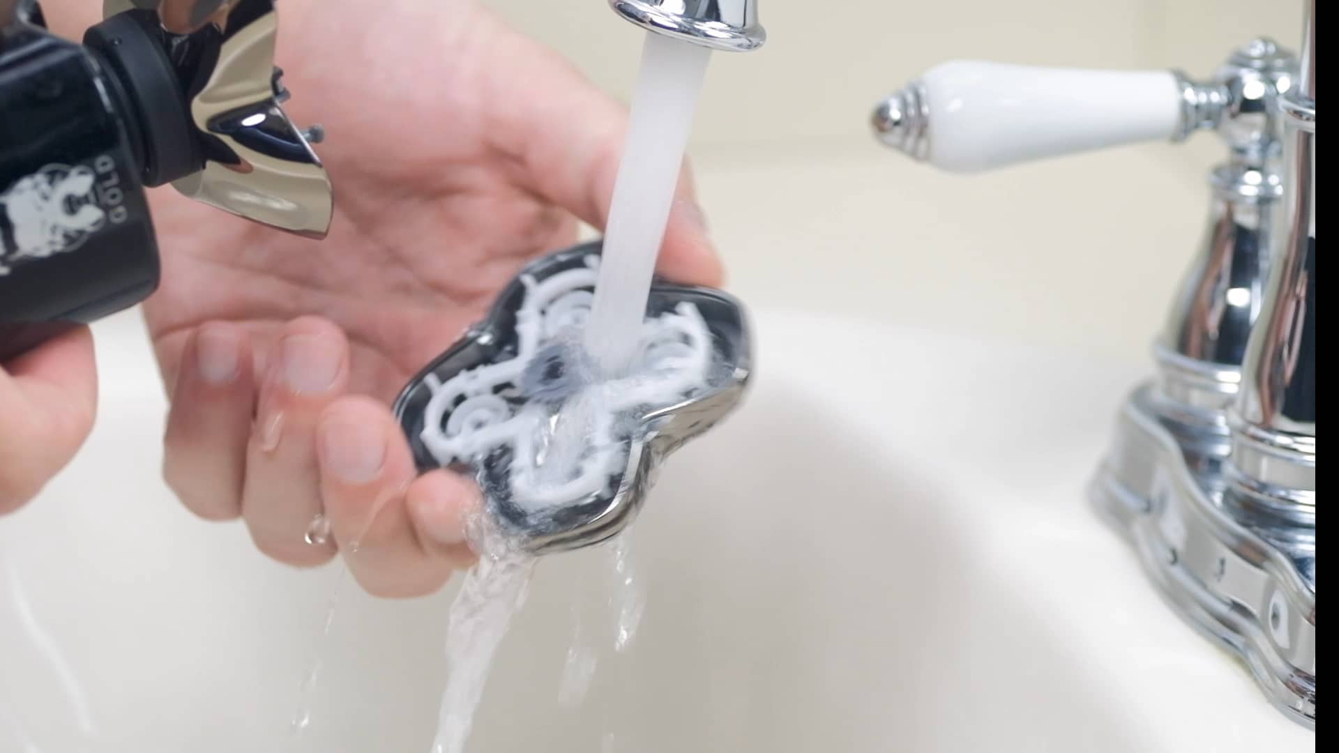 How to Clean your Skull Shaver PRO Blade on Vimeo