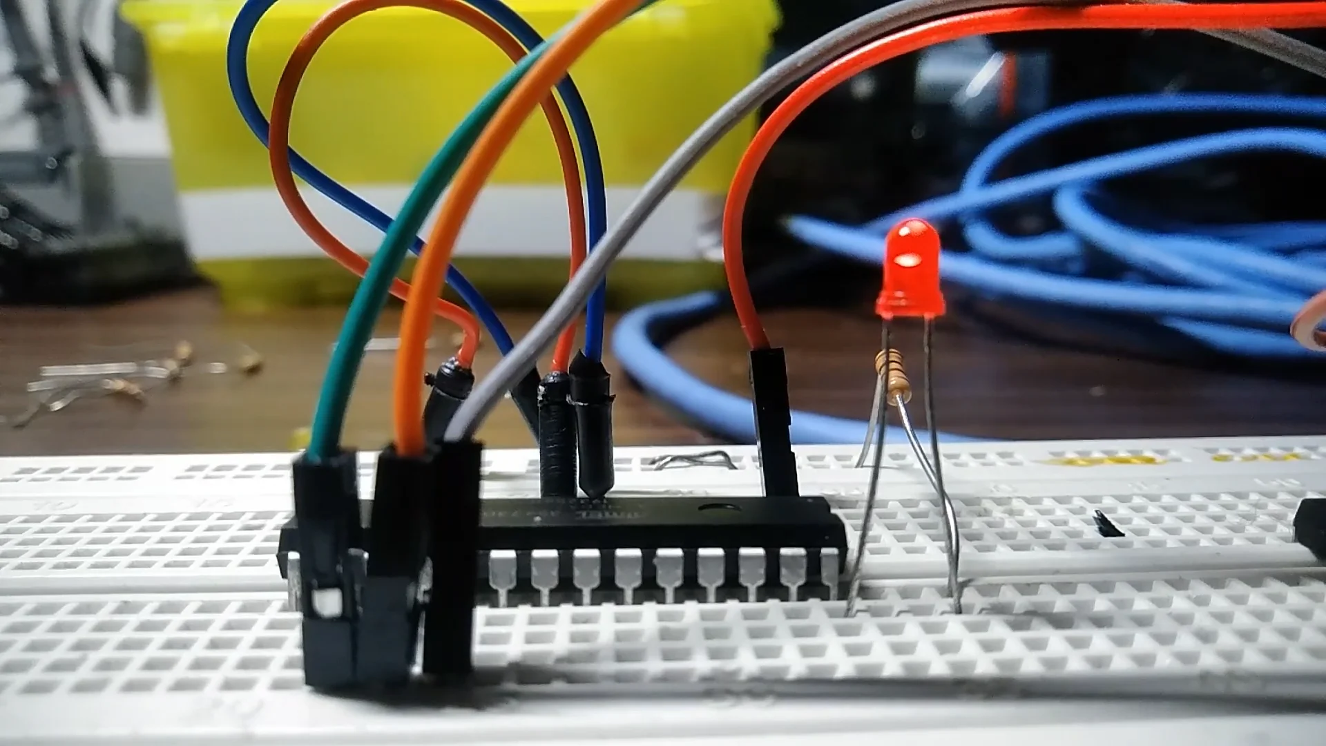 ATmega LED blinking on Vimeo