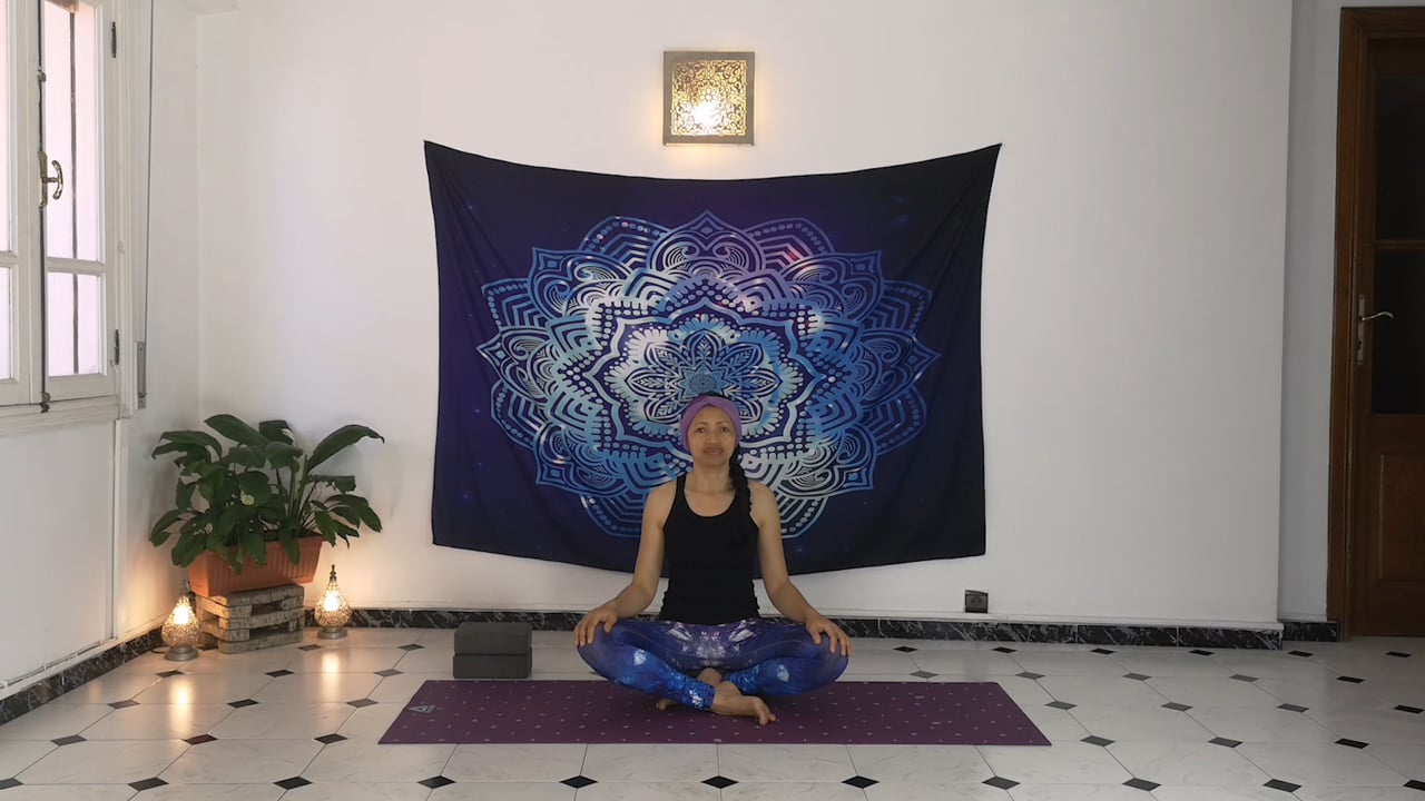 Jour 10. Yoga matinal - réveiller le corps et l’esprit au complet avec Aline Rakotoson Babelon (45 min)
