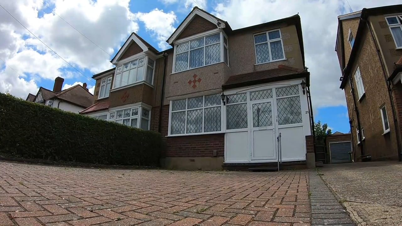 Clarkes Avenue, Worcester Park on Vimeo