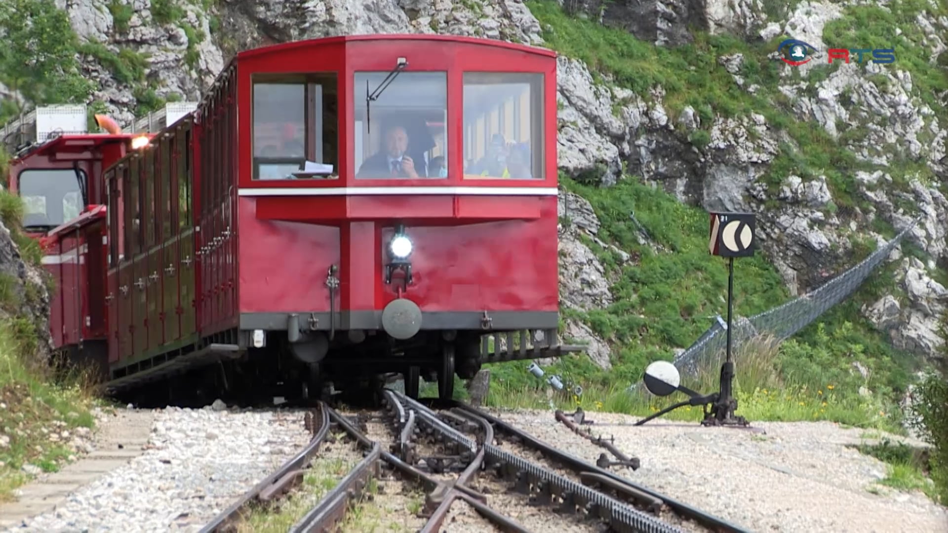 schafbergbahn-erweitert-fuhrpark-mit-zwei-modernen-dieselelektrischen-lokomotiven