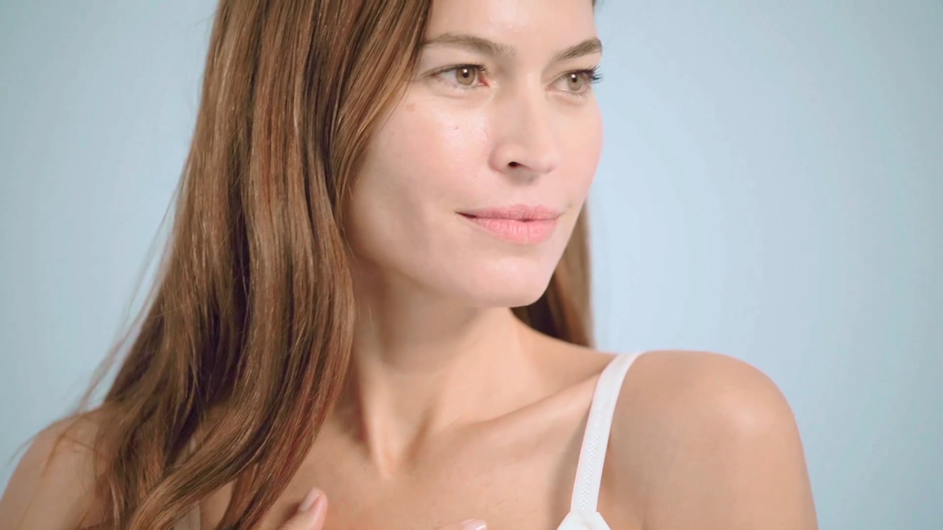 01_SH-2001_Ureadin Video de Campaña_Laura Mesas_USA audio ok