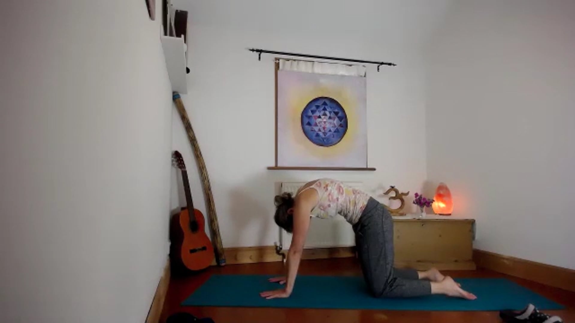 Gentle Earth Breath grounding class focusing on legs feel and hips sound bath affirmation