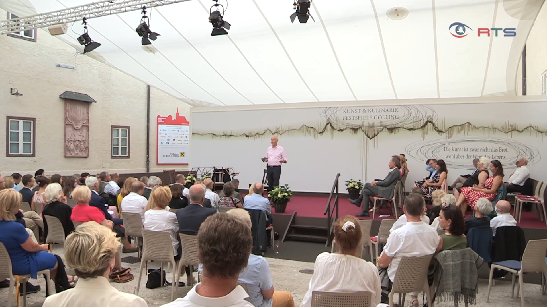 gollinger-kunst-kulinarik-festspiele-eroeffnen-im-burghof-mit-philipps-kleinem-opernfuehrer