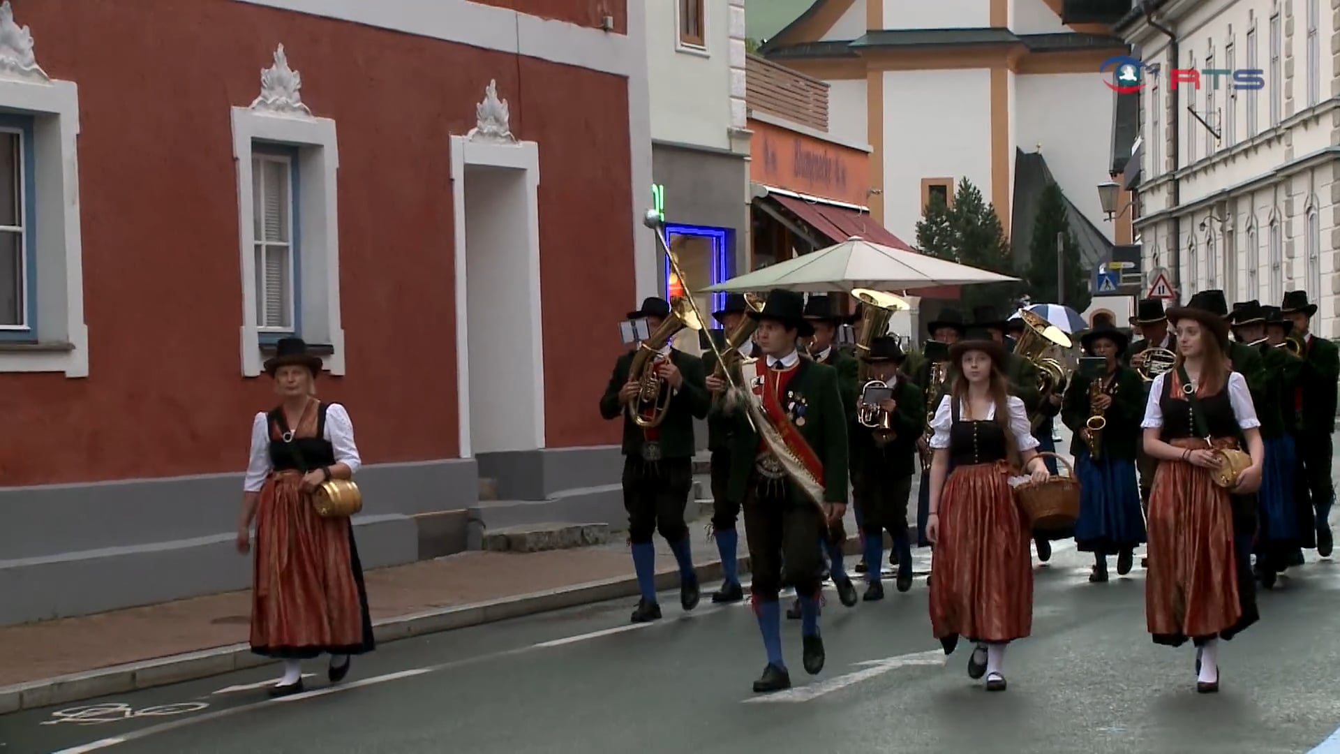 zahlreiche-gaeste-beim-sommernachts-bummeln-in-mittersill