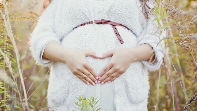 What It's Like To Be In Maternity Photos When You Are Plus Size