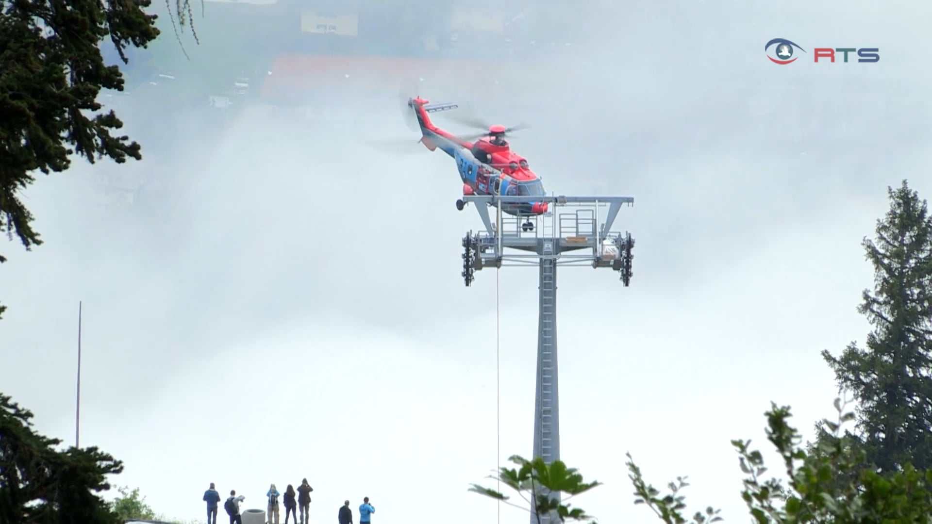 wetter-erschwert-den-spektakulaeren-stuetzenbau-der-zwoelferhornbahn