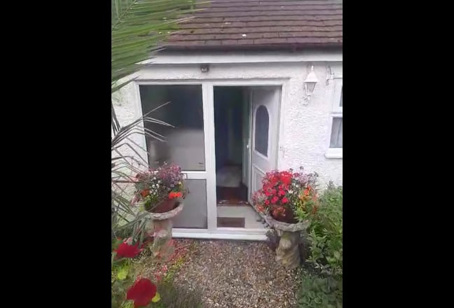 Semi detached house lovely surroundings Main Photo