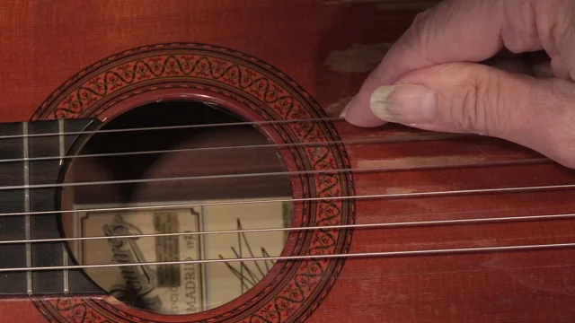 HOW TO CHANGE CLASSICAL GUITAR STRINGS