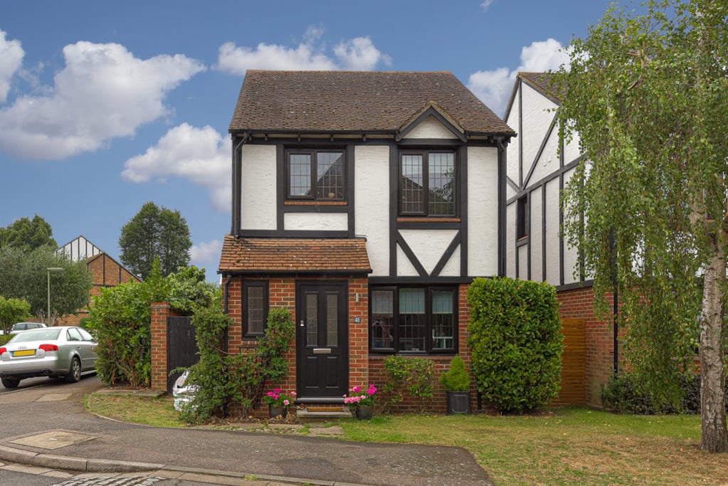 Kings Chase, East Molesey Newton Huxley on Vimeo