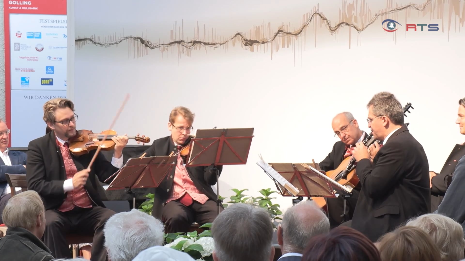 zahlreiche-besucher-bei-matinee-der-wiener-philharmonia-schrammeln-auf-der-burg-golling