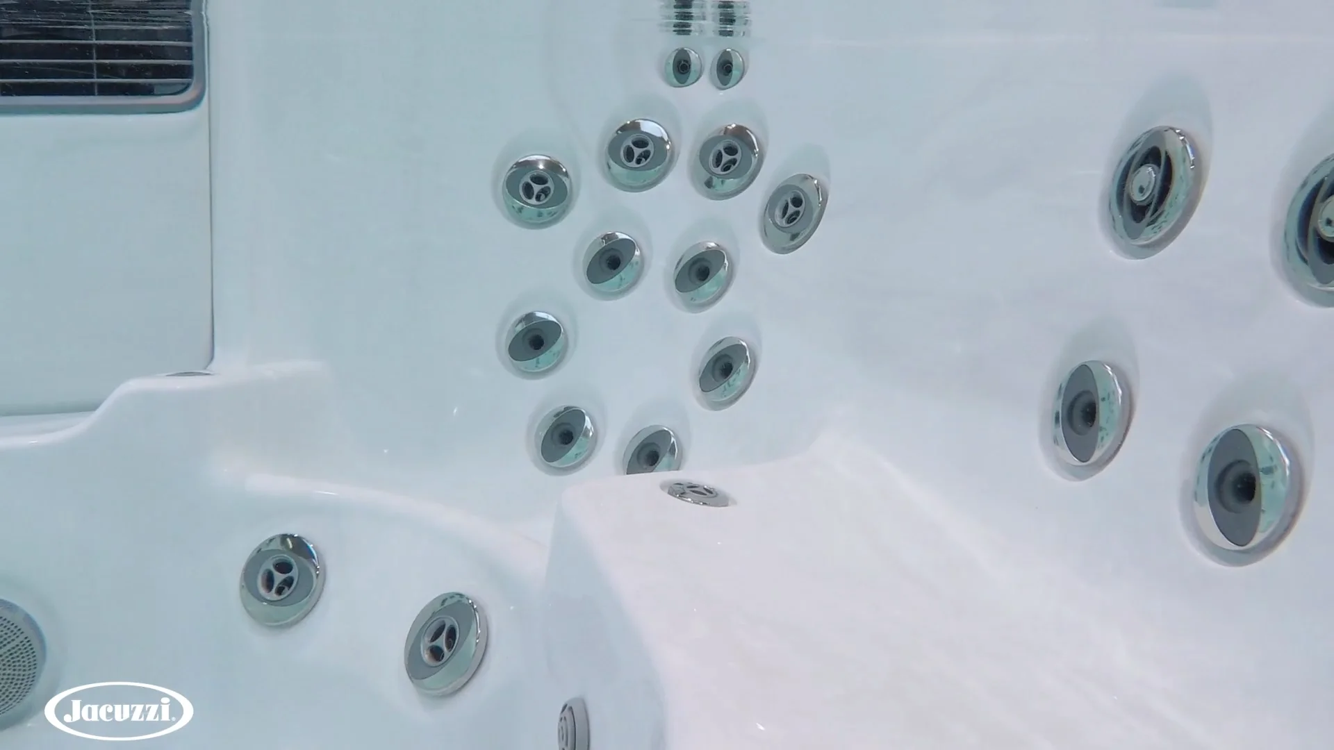 J-585™ Luxury Open Seating Masterpiece | Jacuzzi®
