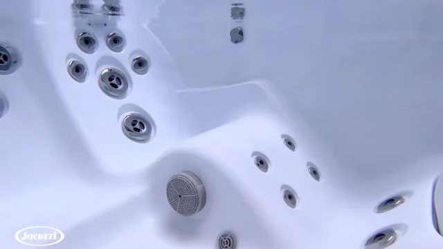 J-315™ Comfort Hot Tub with Lounger for Small Spaces | Jacuzzi®