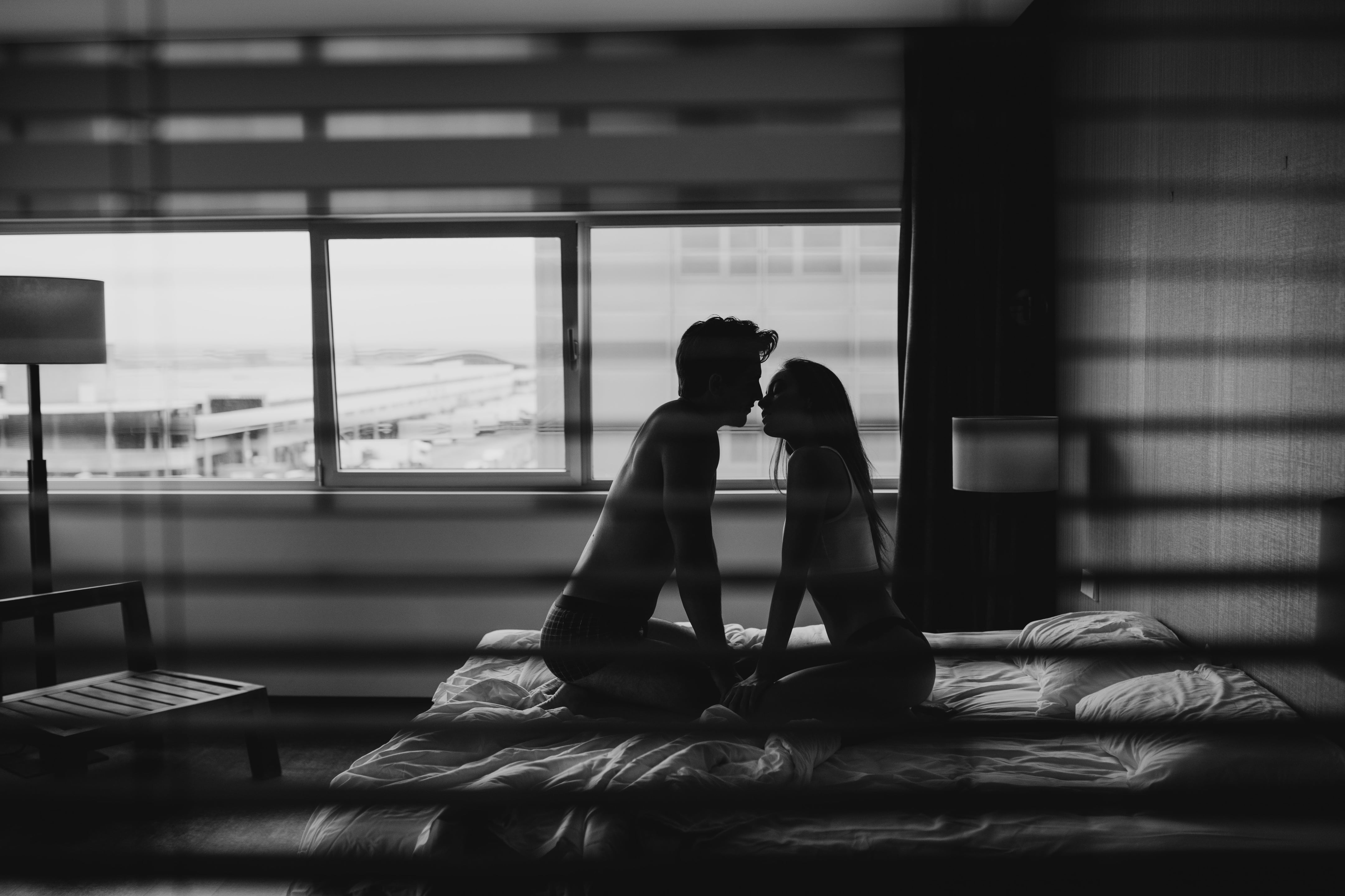 Intimate couple session in a hotel room // S&S