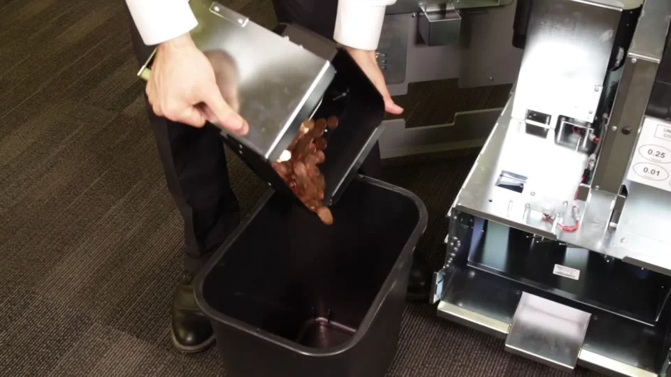 C_5HD_07-Hopper_Cleaning_Inspection_Removal on Vimeo
