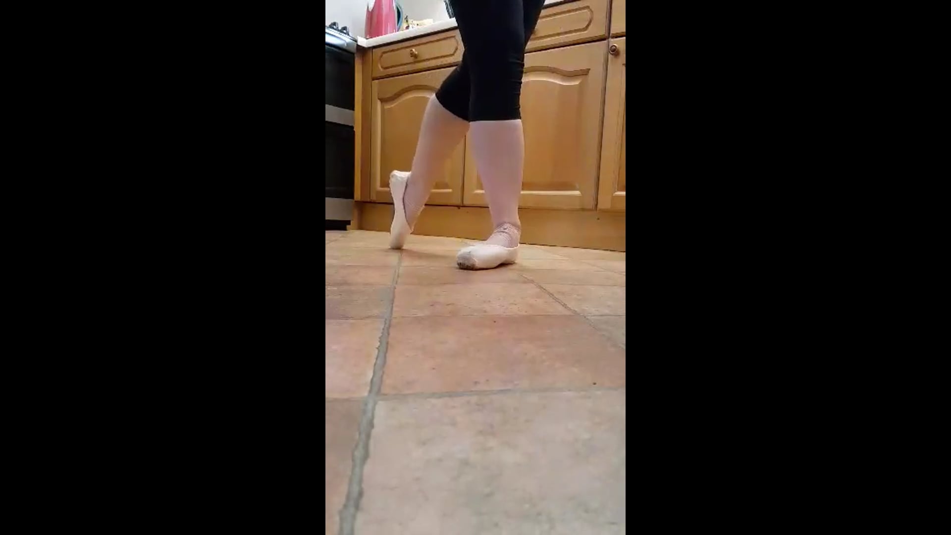 Bell Street School of Dance - Pointe Shoe Practice
