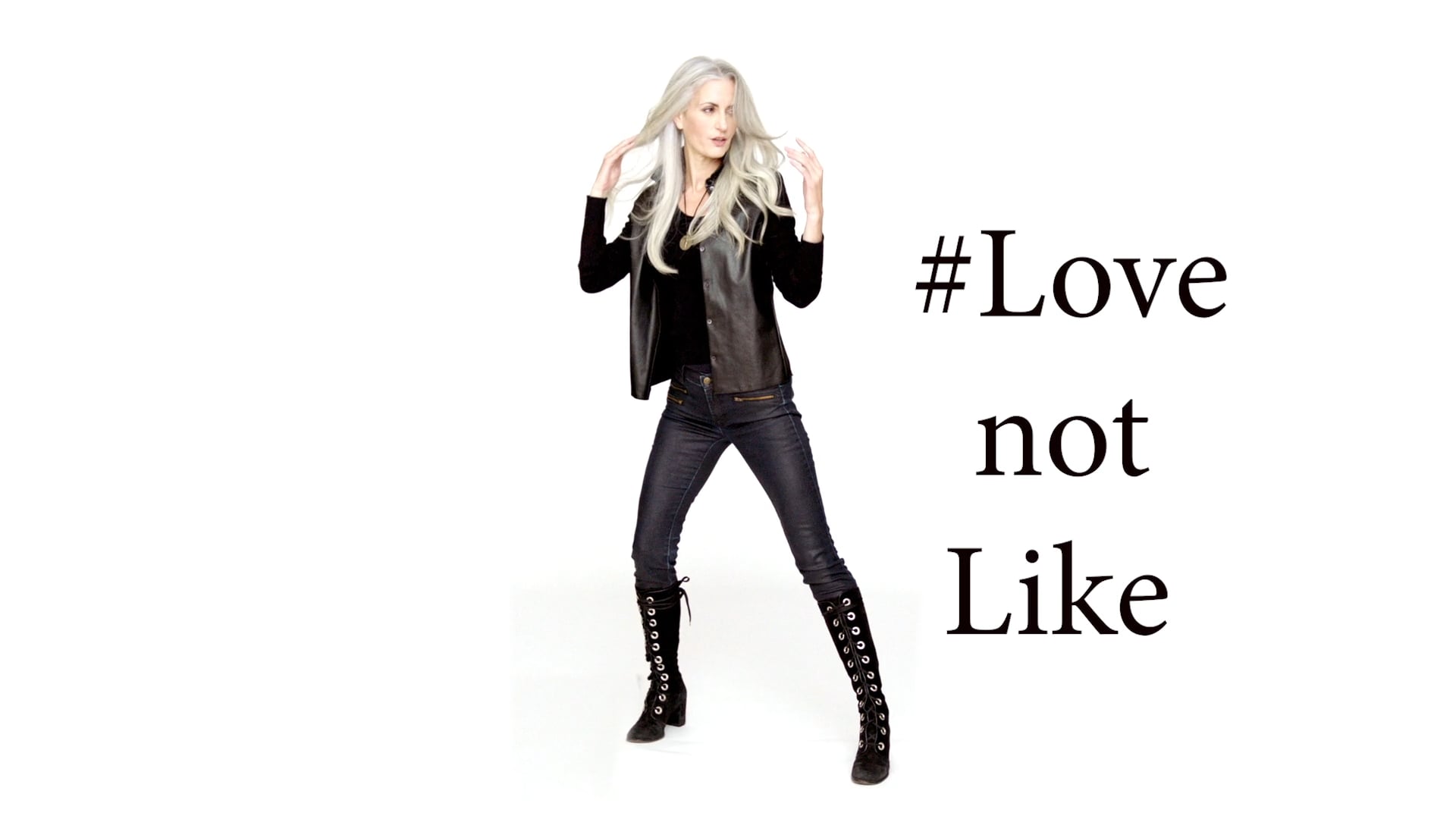 ILES FORMULA "Love not Like"