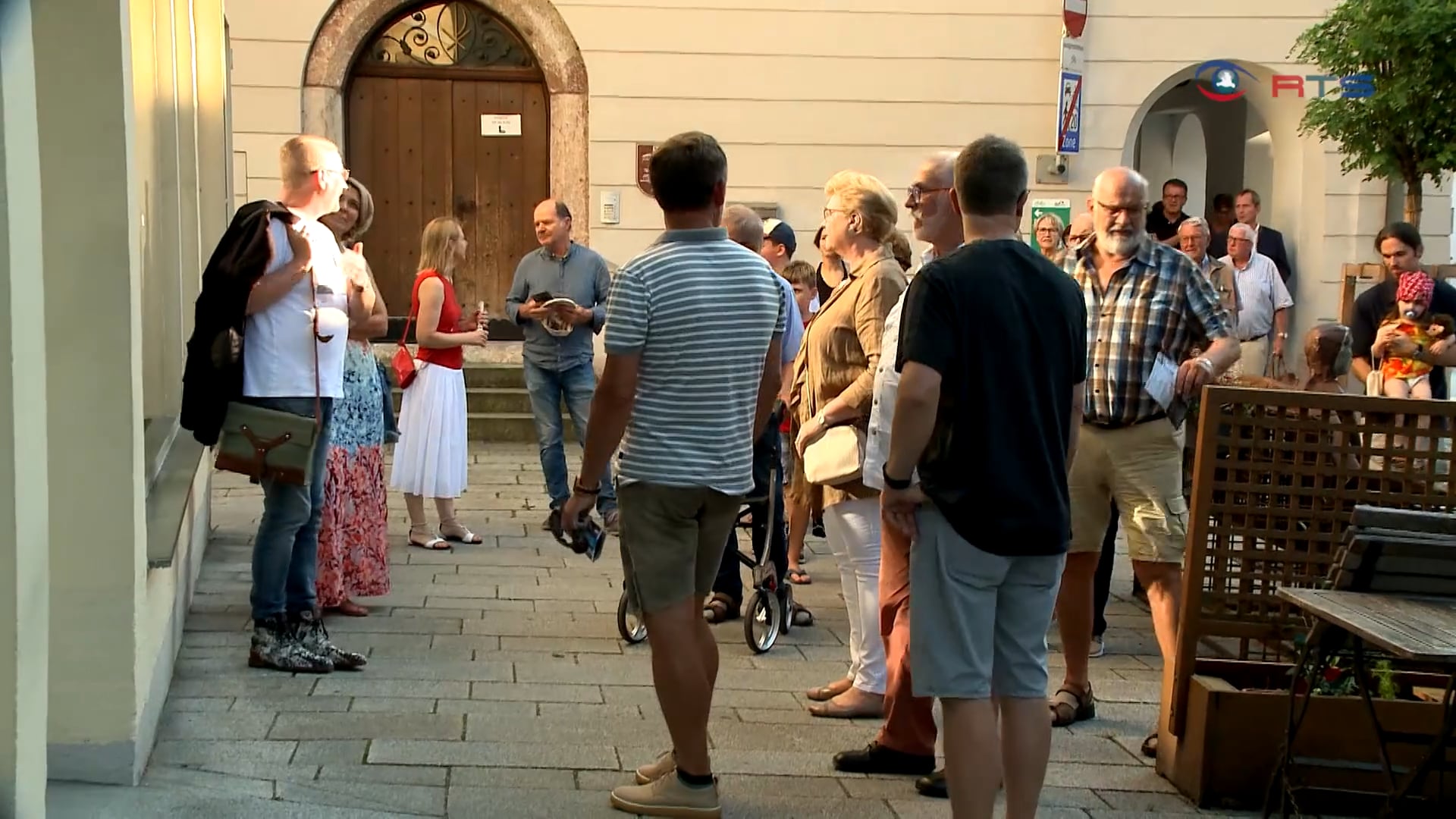 bischofshofen-schaufenster-in-der-begegnungszone-werden-zum-ausstellungsort-fuer-kunstwerke