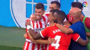 Valery Fernández celebra el primer gol del playoff (1-0)