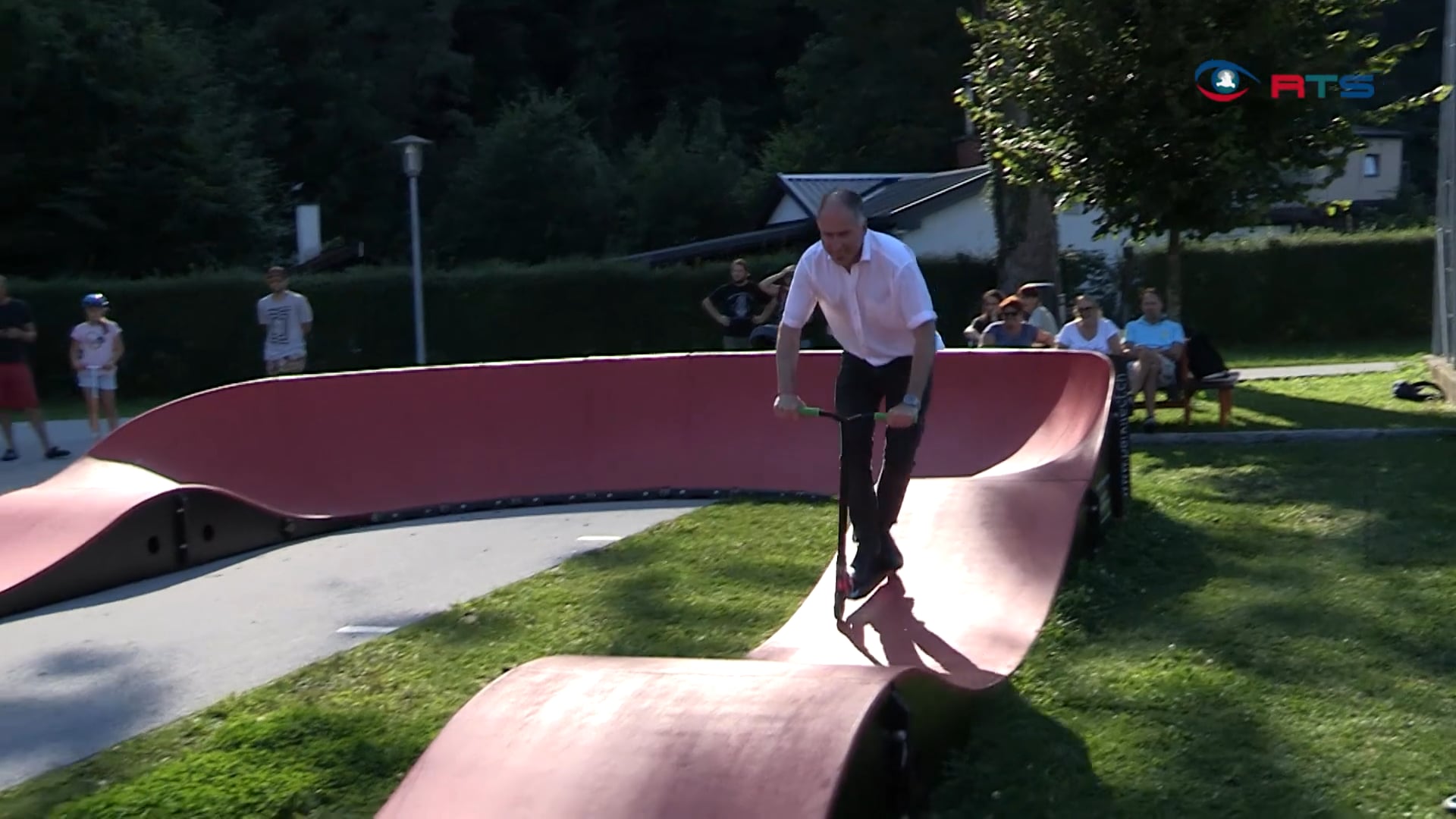hallein-eroeffnet-pumptrack-und-skatepark