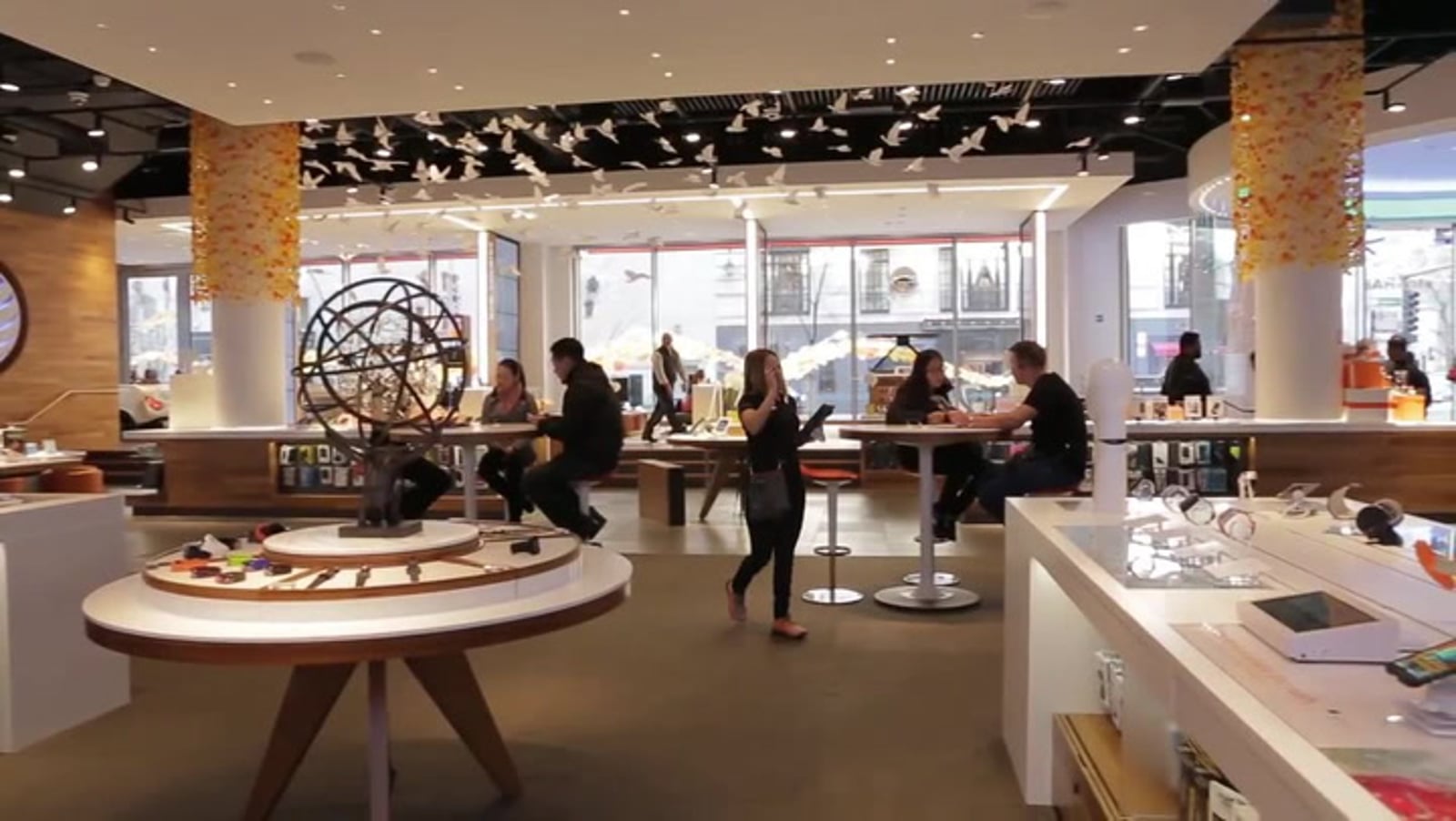 Video: Behind the scenes of an AT&T holiday store makeover | Retail ...