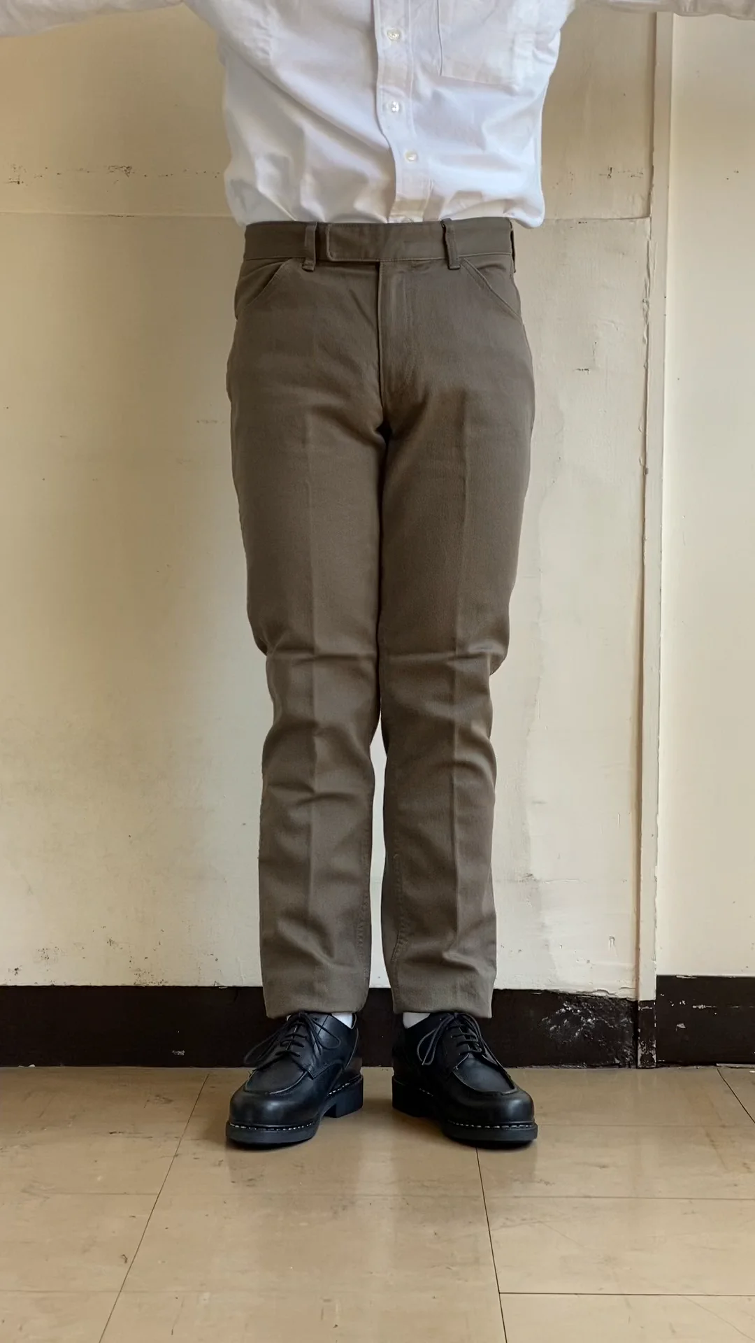 D.C.WHITE（ディーシーホワイト） CHINO TROUSERS カーキ