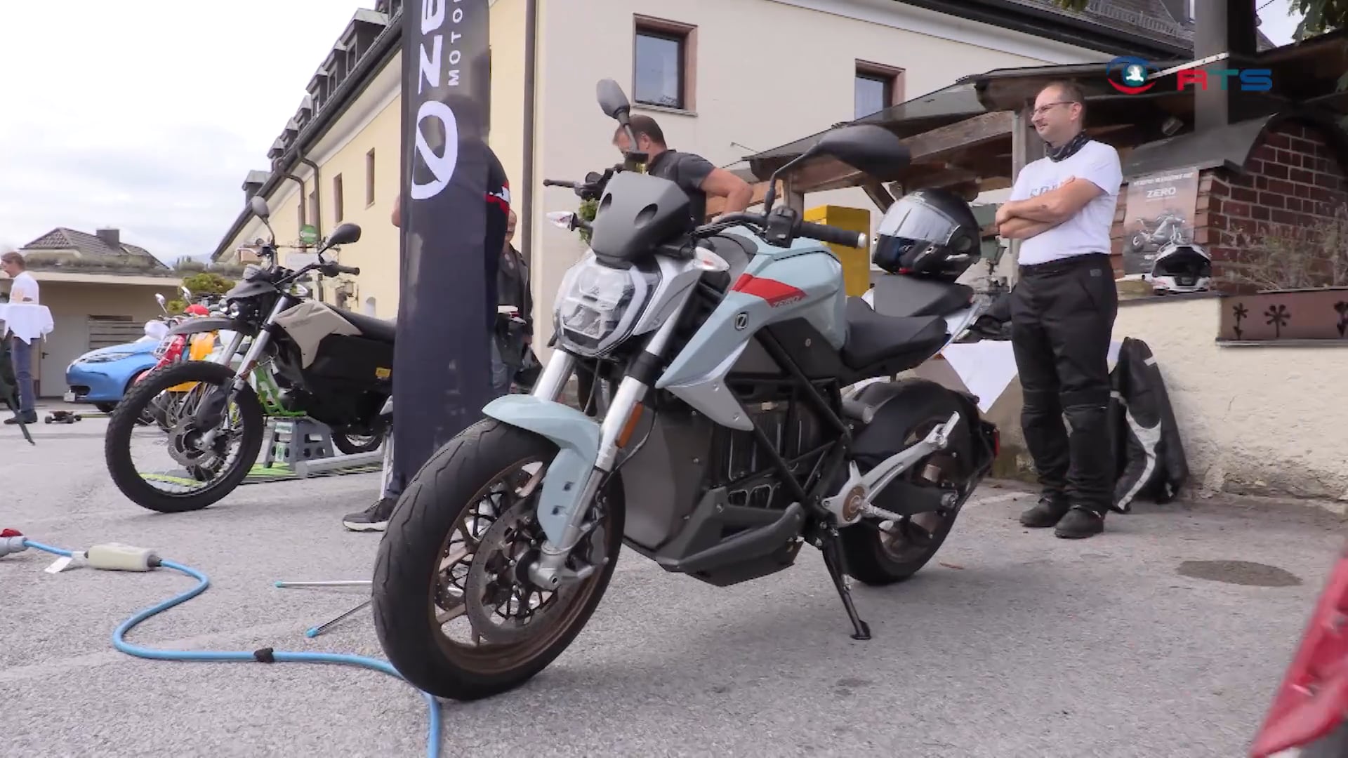 kaiserhof-laedt-zum-test-der-e-motorraeder-am-tag-der-offenen-tuer