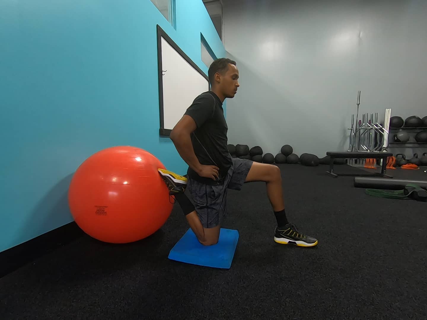 Swiss Ball QuadHip Flexor Stretch Quad Bias on Vimeo