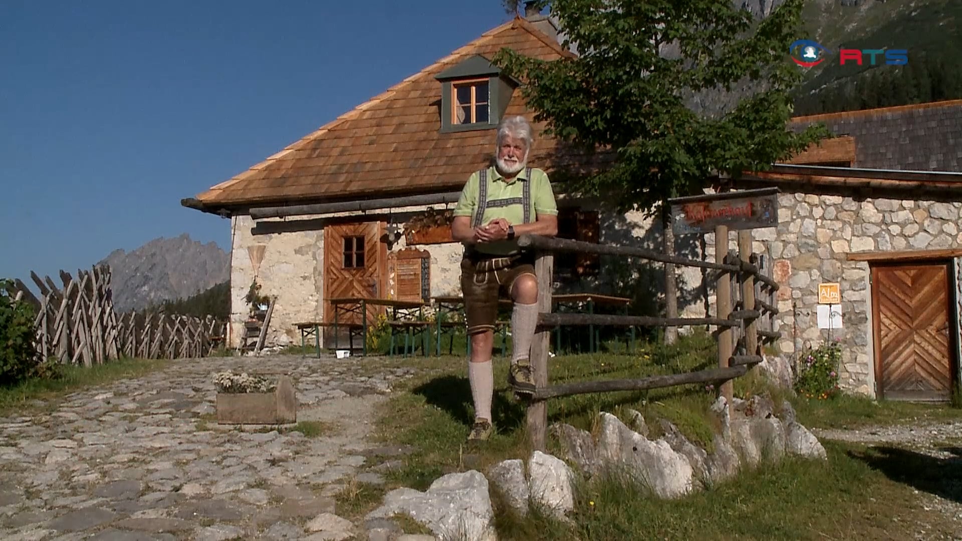 zehn-almhuetten-in-einer-wanderung-mit-herbert-gschwendtner-entlang-der-suedseite-des-hochkoenigmassivs