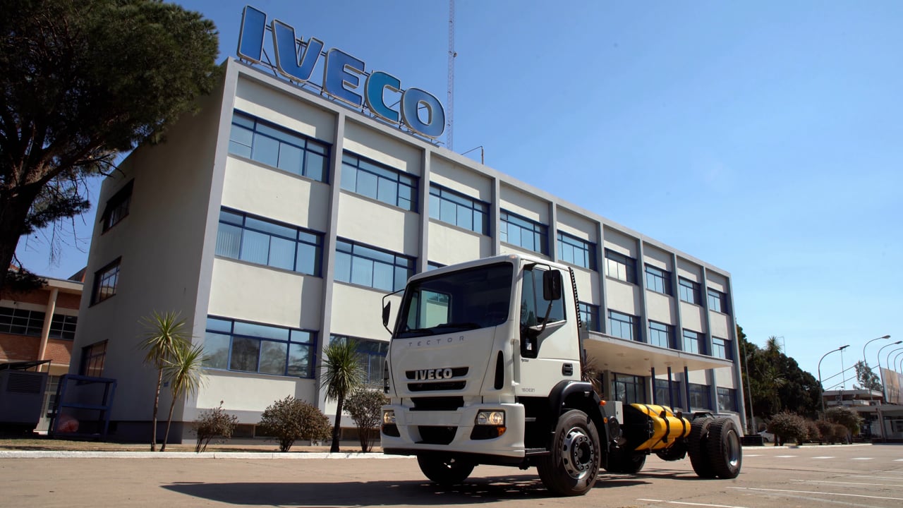 IVECO Camión TECTOR gnc