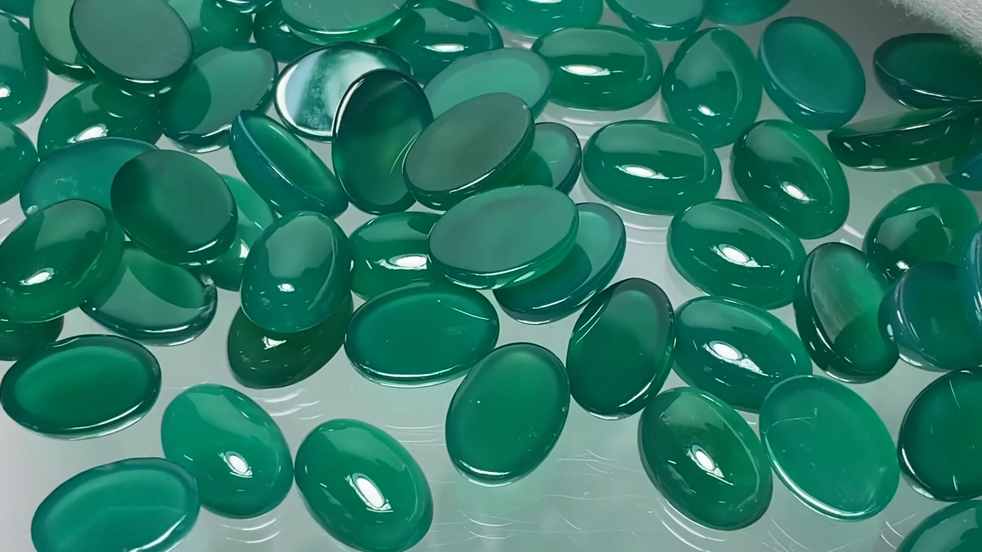 グリーンオニキス オーバル カボション14×10mm 5個｜天然石ビーズの卸