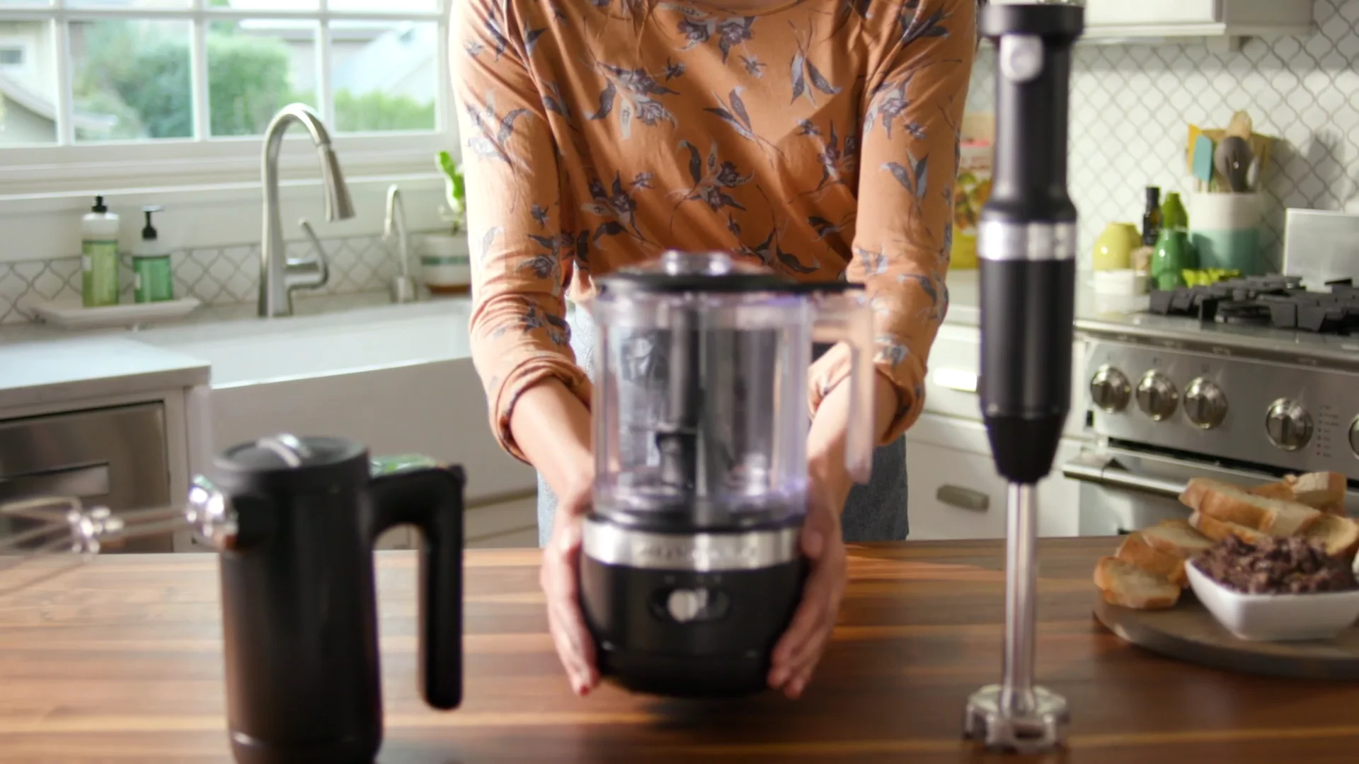 How to use the cordless food chopper video from KitchenAid on Vimeo