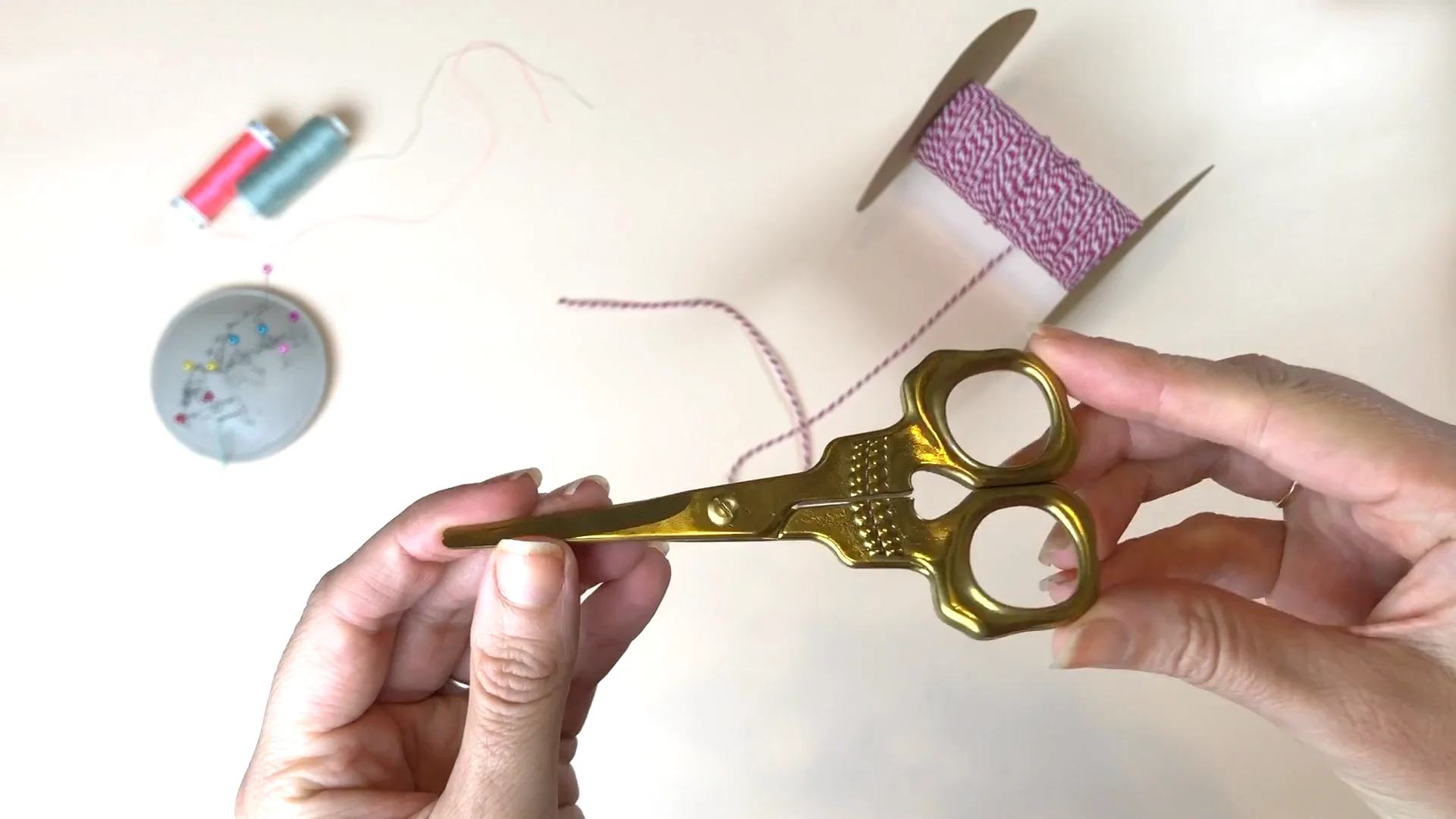 Skull Scissors on Vimeo