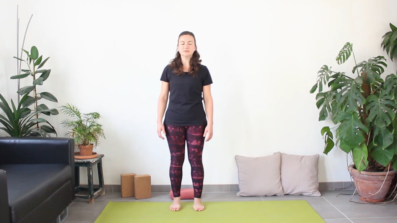 11. Cours de yoga : Réveil fluide tout en douceur, force et féminité avec Marion François (25 minutes)