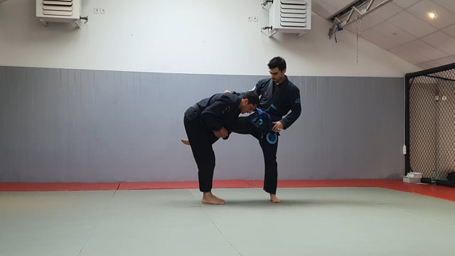 Amenée au sol en single leg en descendant