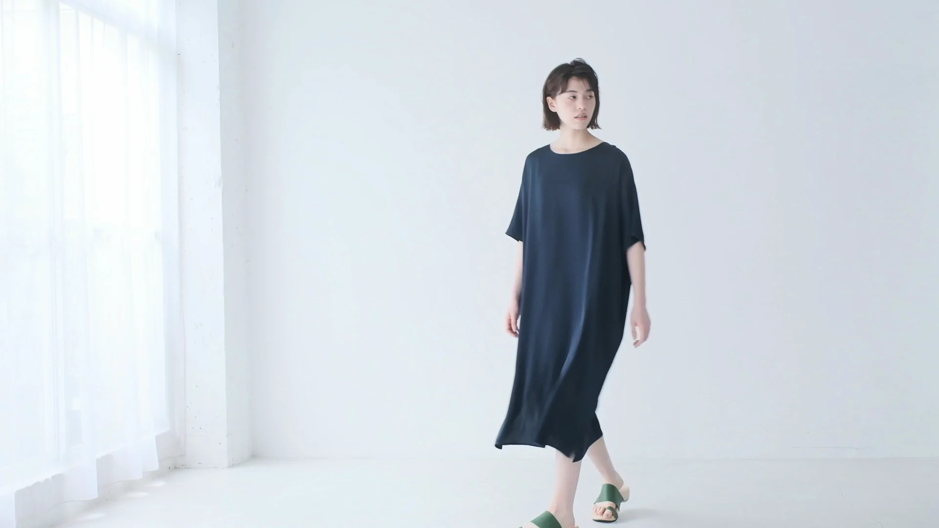 Weeksdys/DRESS HERSELFシルクワンピース(ネイビー)